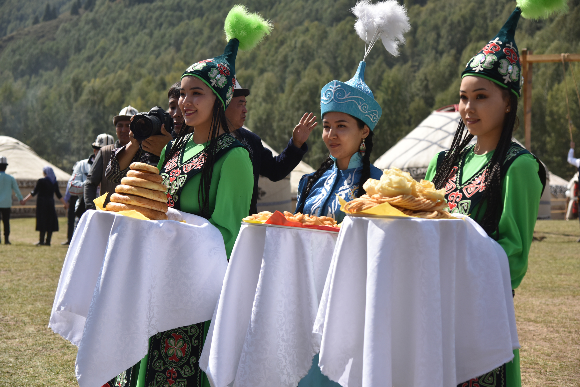 Азия дол. Нооруз юрта Киргизия. Нооруз в Кыргызстане сумолок. Культура народа Киргизии. Национальные традиции Киргизии.