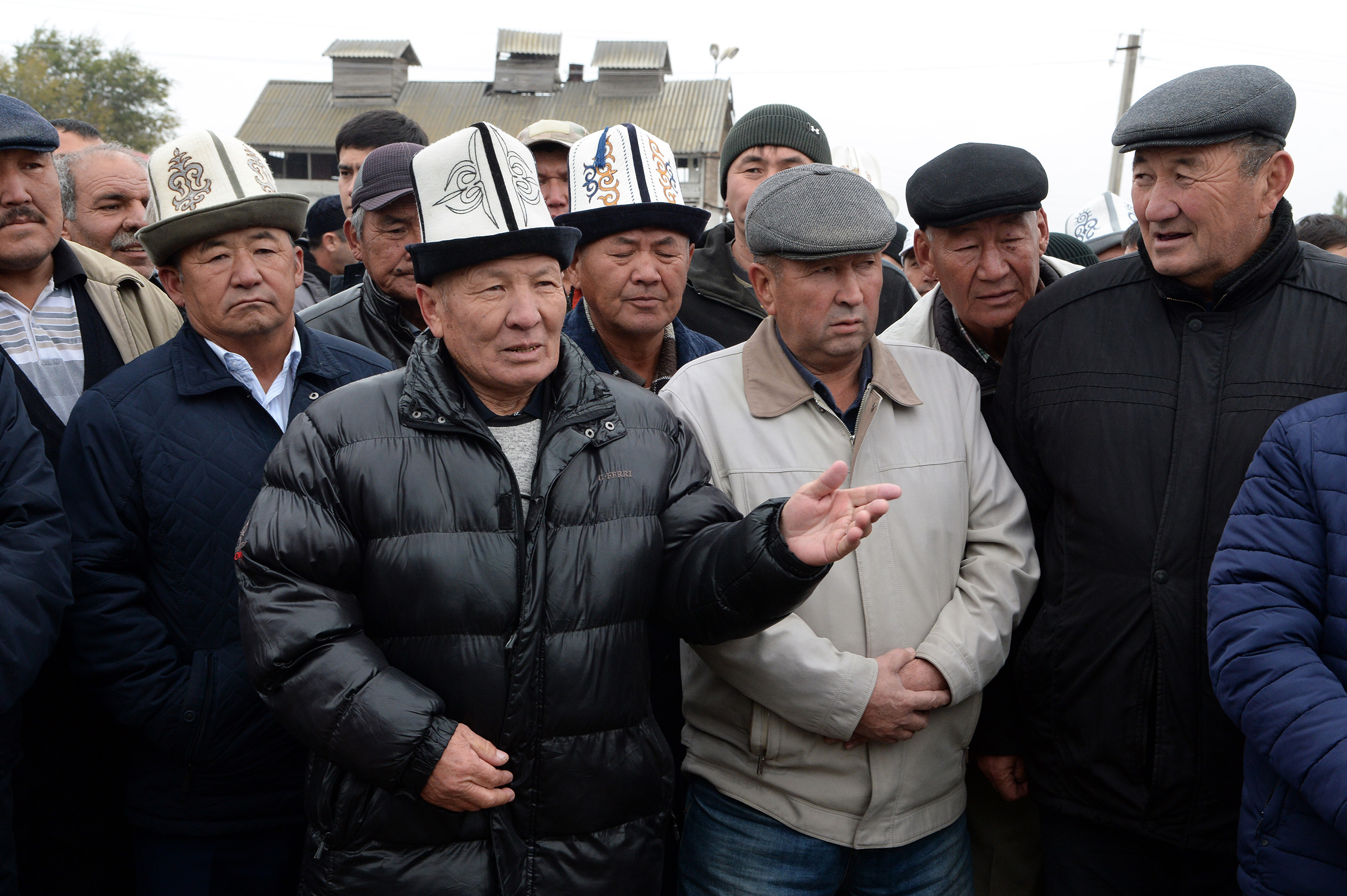 Киргизы большая. Камчыбек Ташиев. Киргизия люди. Киргизы фото.