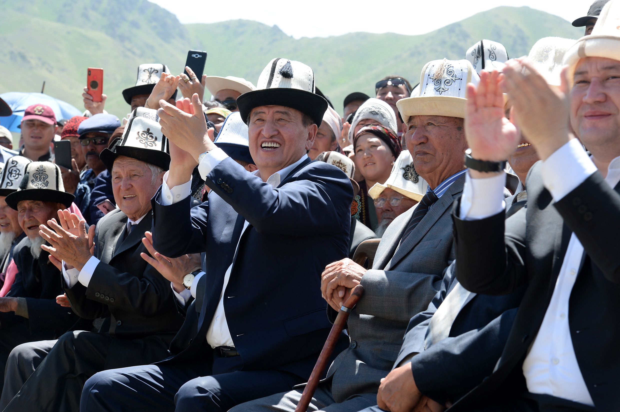 Население киргиз. Киргизия люди. Киргизия население. Жители Киргизии фото. Кыргыз Национальность.