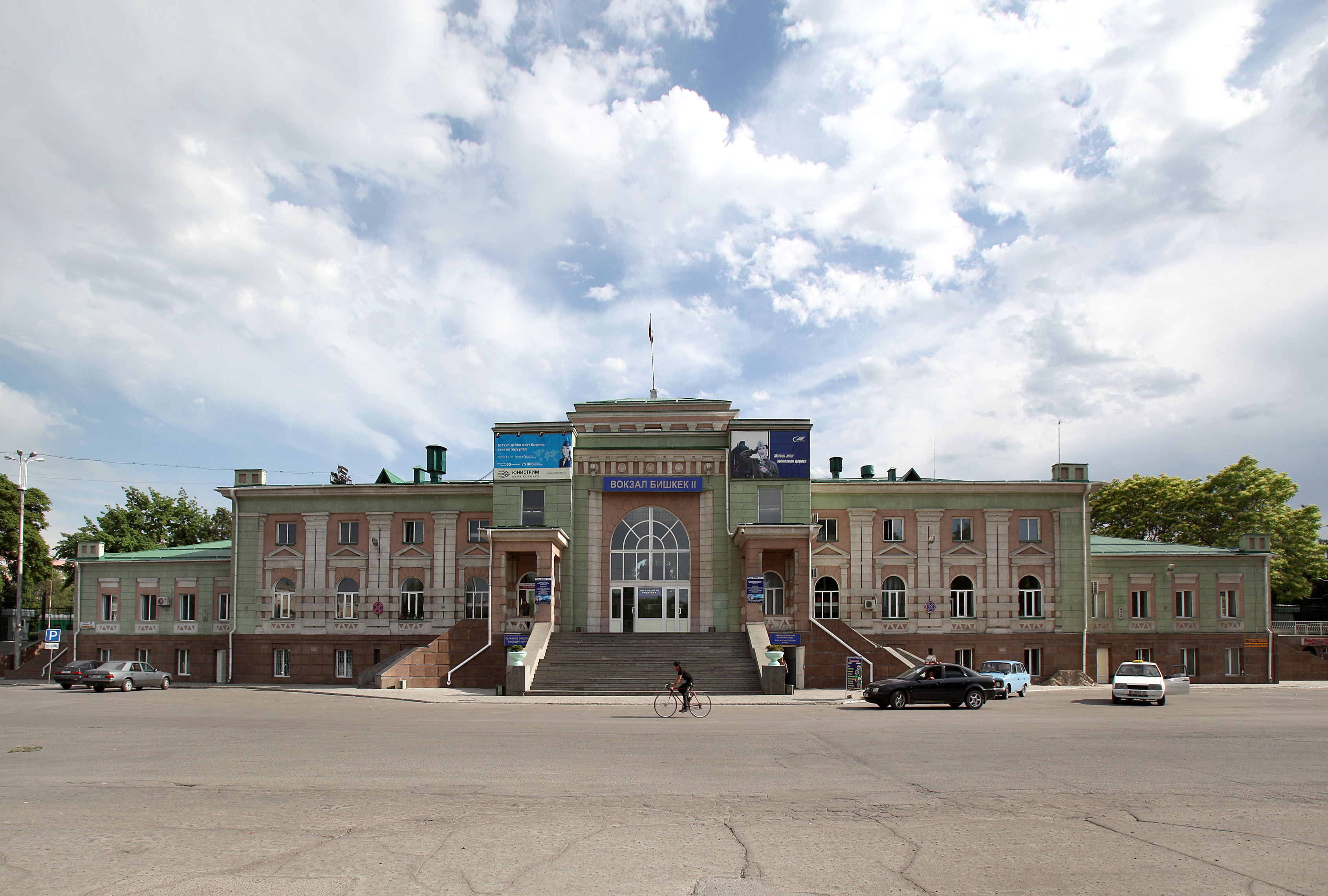 Петропавловск бишкек. Станция Пишпек Киргизия. Ош ЖД вокзал. Станция Бишкек 1 ЖД вокзал. Пишпек станция Железнодорожная.