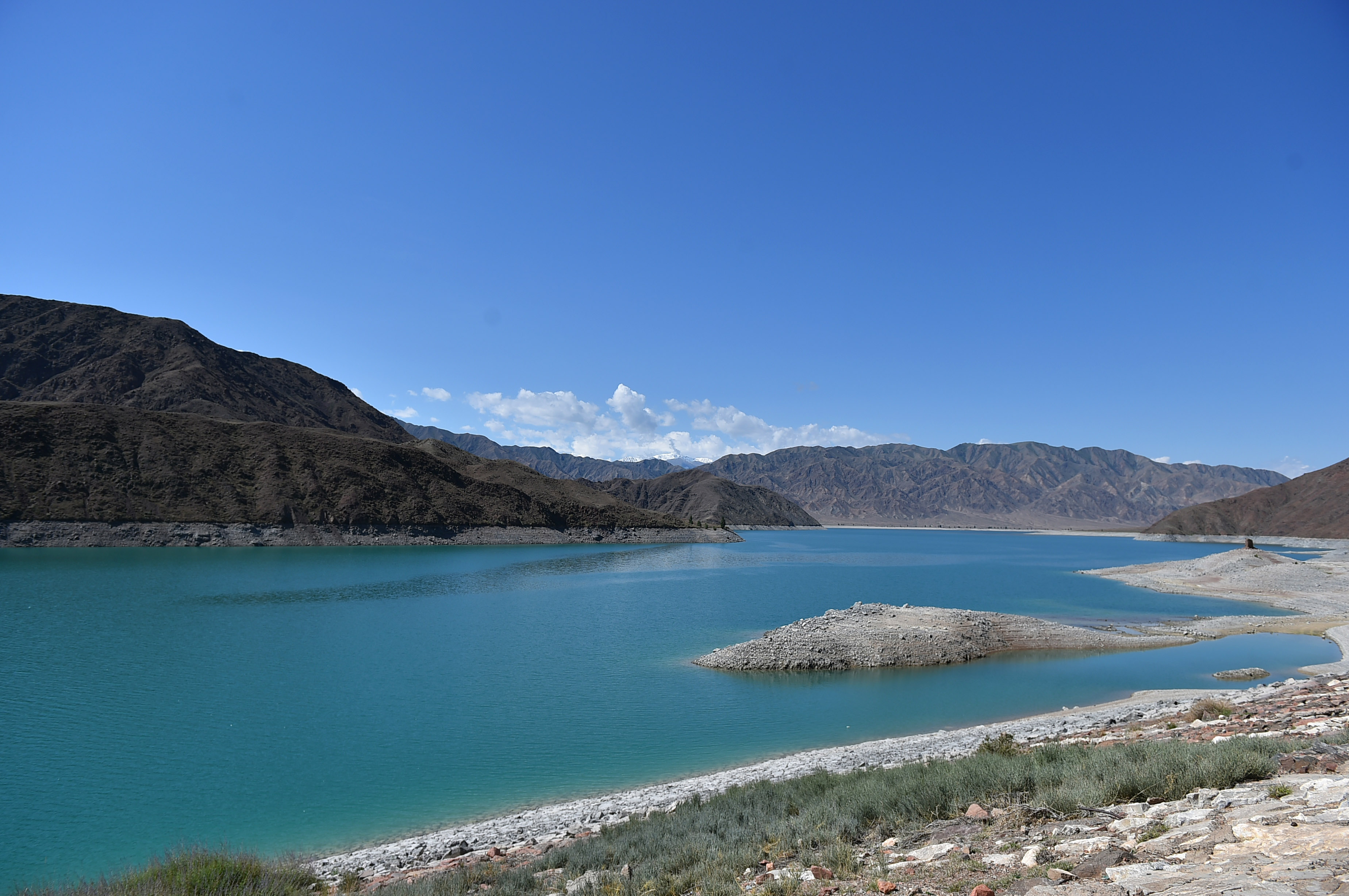 Кыргызстан водохранилище. Ортотокойское водохранилище Киргизия. Орто токойское водохранилище. Орто-токойское водохранилище в Киргизии. Озеро ортотакой Киргизия.