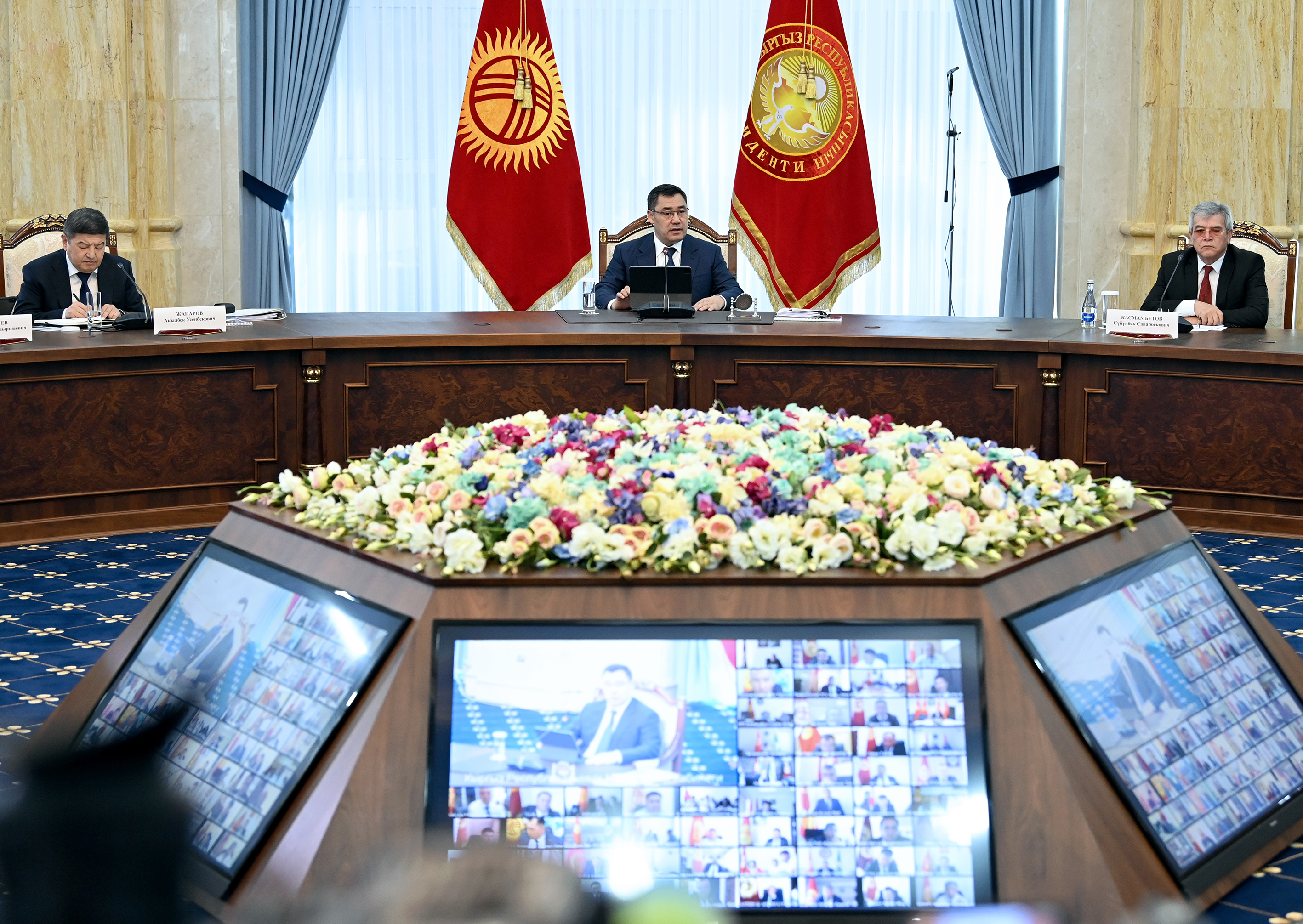 Кабмин поручил. Кабинет министров. Резиденция президента Кыргызстана.