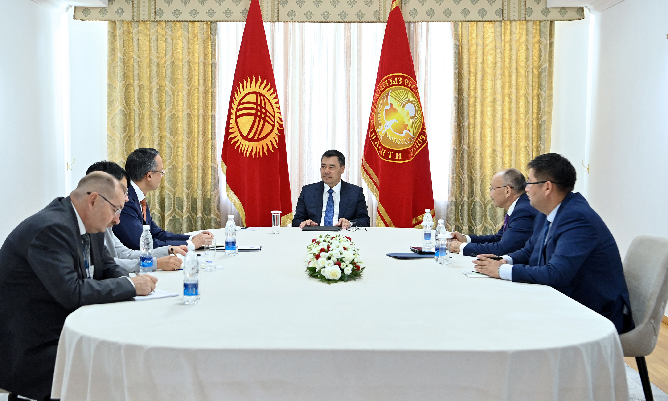 Конфликты снг. Верховный комиссар ОБСЕ по делам национальных меньшинств. Портрет президента Кыргызстана.