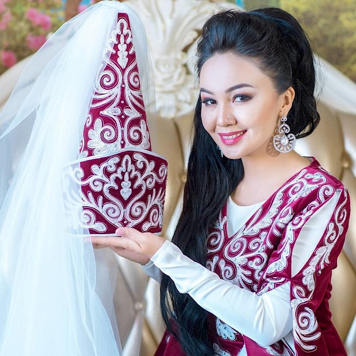 Сен сулу. Айша чонам. Казак кызы. Кыз. Платья Кыргызской орнамент.